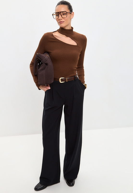 Водолазка с вырезом